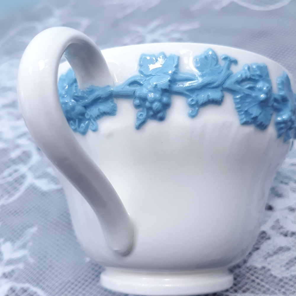 Wedgwood Queensware Lilac Blue Cream Seashell Edge Embossed Grapes Teacup Saucer - Picture 3 of 15